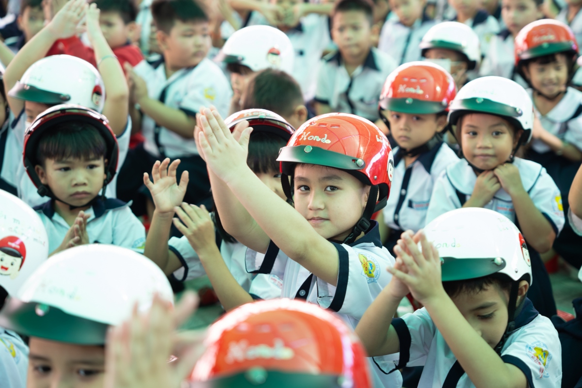 Honda Việt Nam tiếp tục triển khai Chương trình trao tặng 2 triệu mũ bảo hiểm